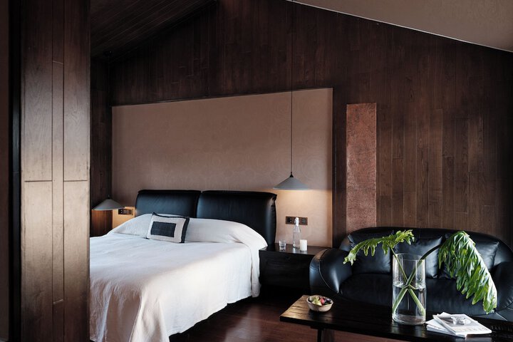 Room 2 of 12