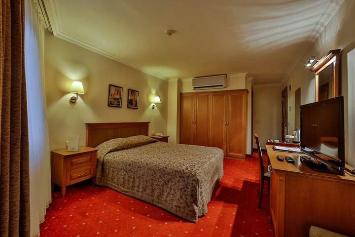 Room 9 of 47