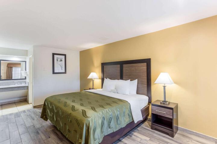 1 King Bed Accessible Upgrade (3 of 26)