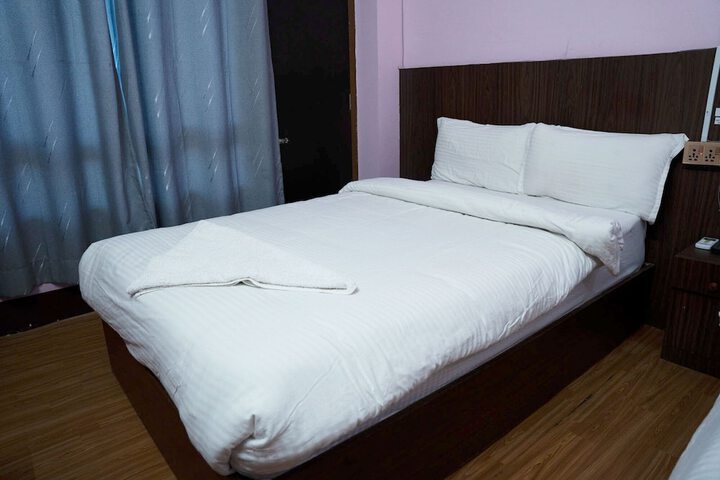 Room 5 of 27