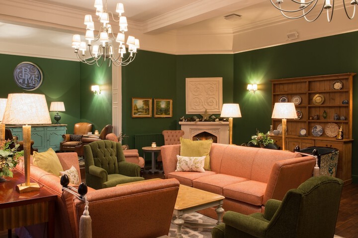 Lounge 118 of 138