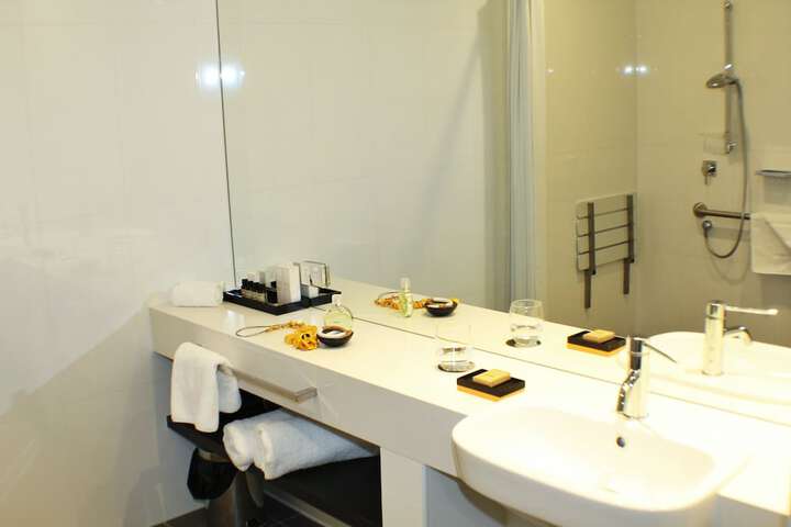 Room 21 of 37