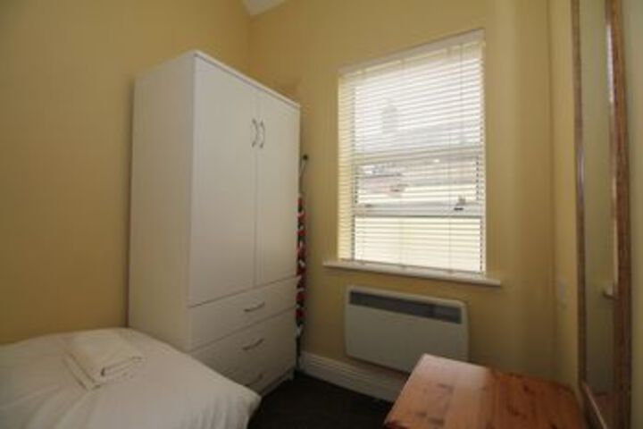 Room 6 of 11
