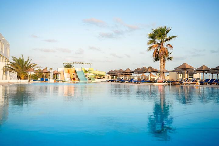 Pools & Facilities