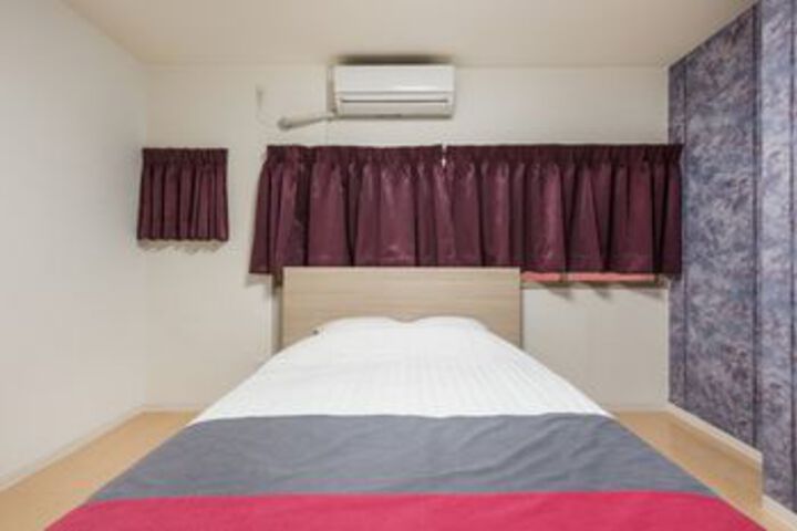 Room 106 of 182