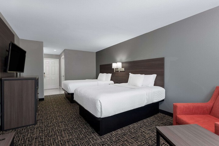 2 Queen Beds (3 of 7)