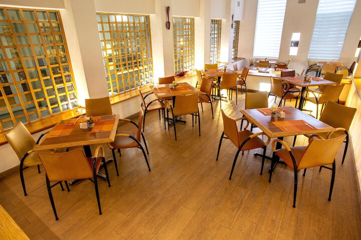 Dining 77 of 102