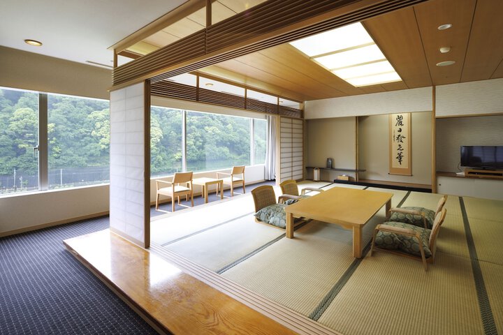 Room 6 of 67