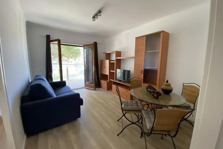 Room 2 of 12