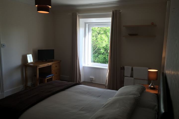 Room 6 of 32