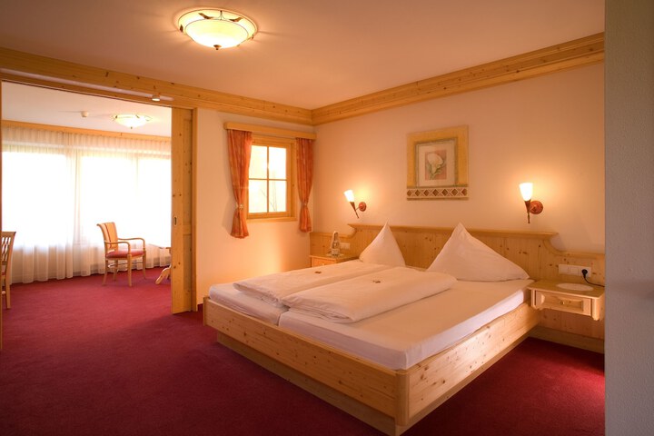 Room 4 of 79