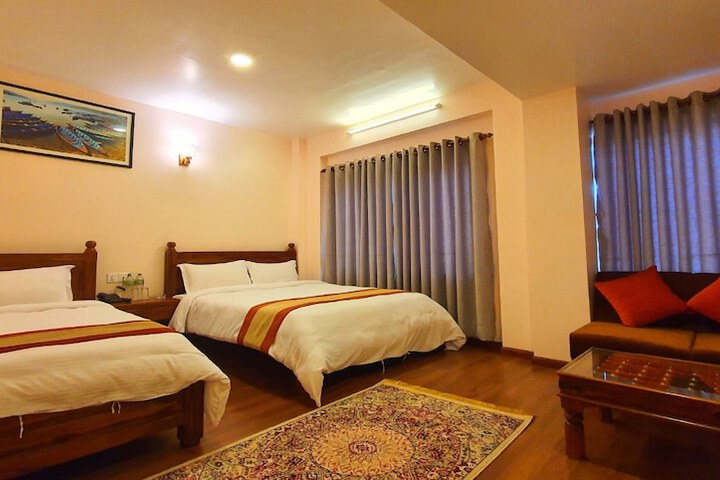 Room 8 of 11