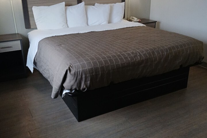 Room 14 of 27
