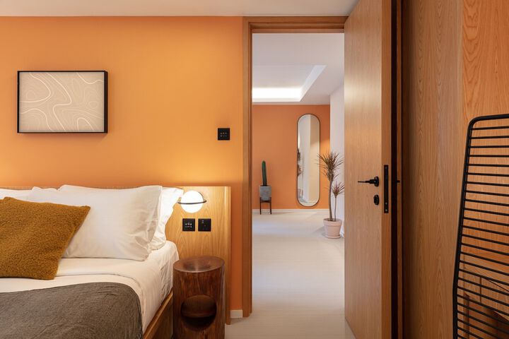 Room 6 of 32