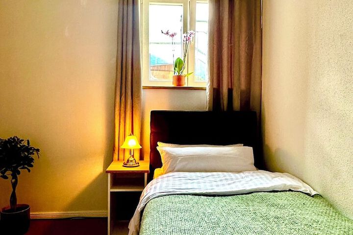 Room 2 of 31