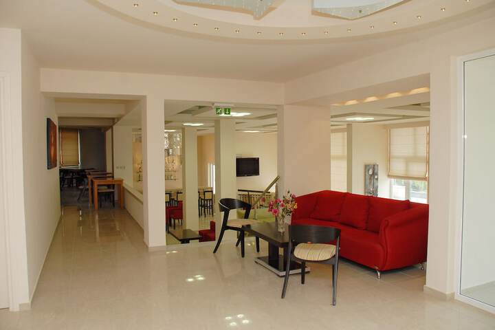 Lounge 135 of 159
