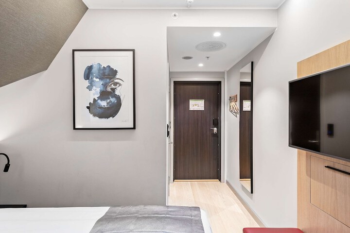 Room 21 of 66