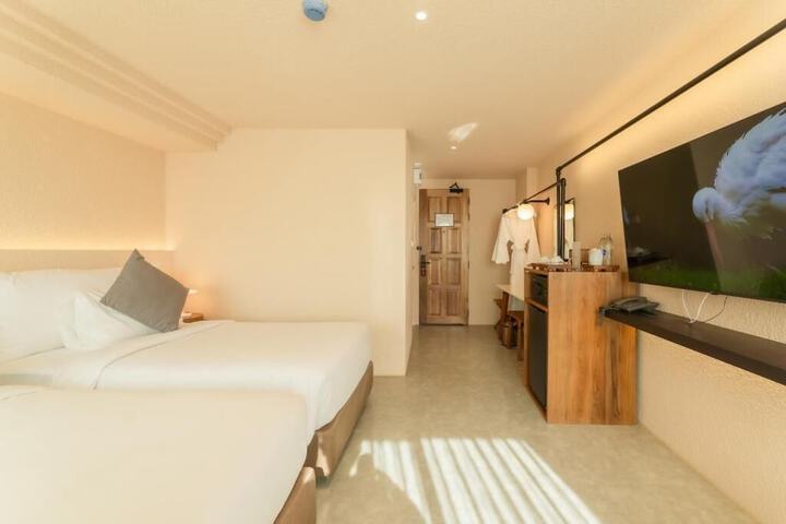 Room 16 of 65