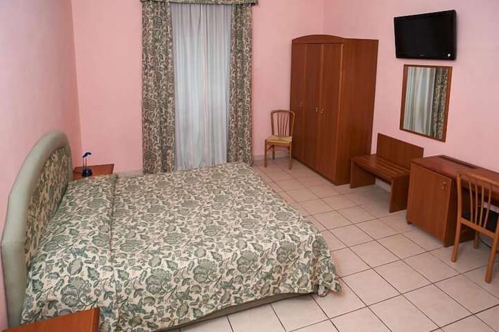 Room 5 of 44