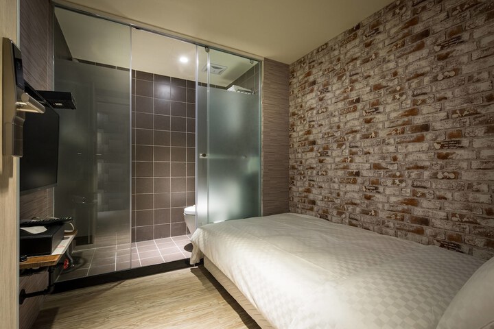 Room 12 of 39