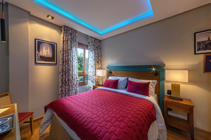 Room 3 of 79