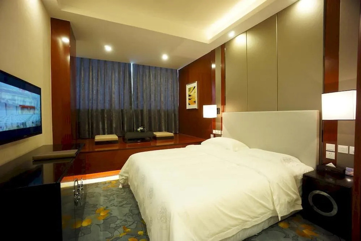 Room 6 of 14