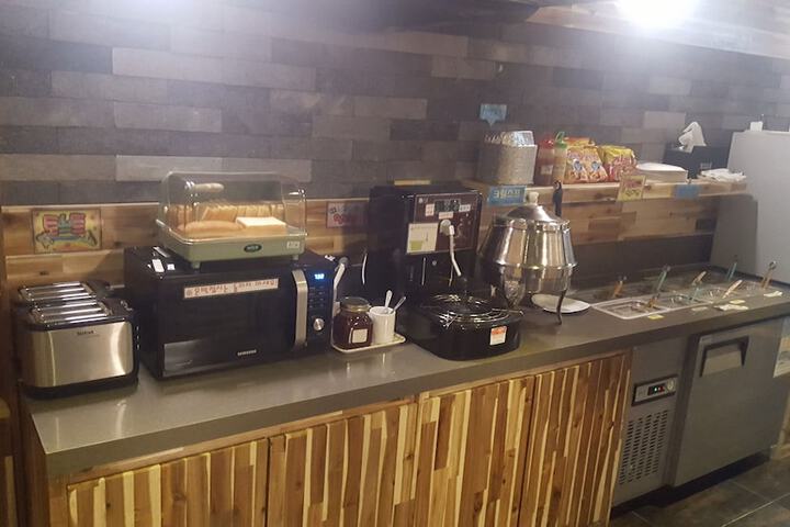 Breakfast/Coffee Service 88 of 91