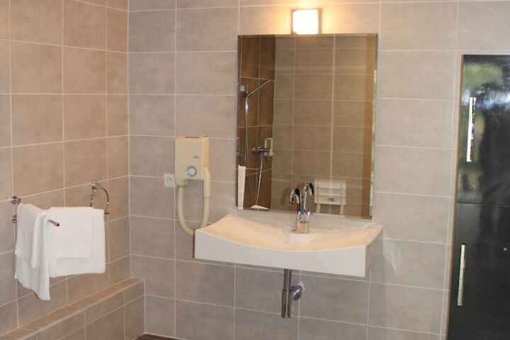 Room 13 of 25