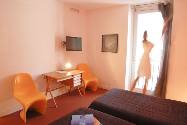 Room 6 of 47