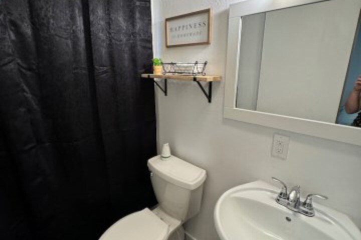 Room 4 of 6