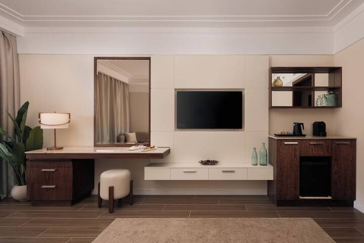 Room 13 of 39