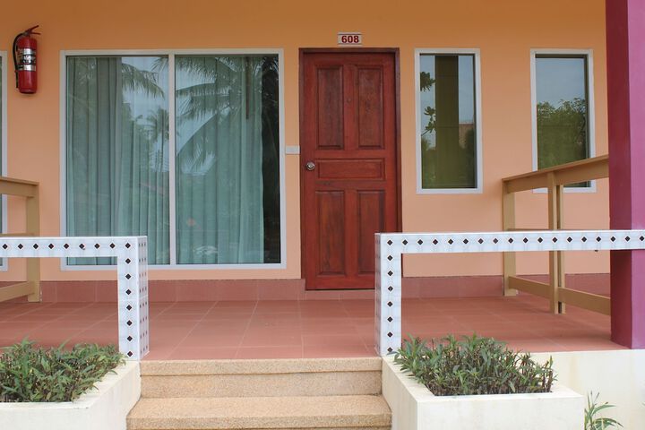 Room 7 of 100