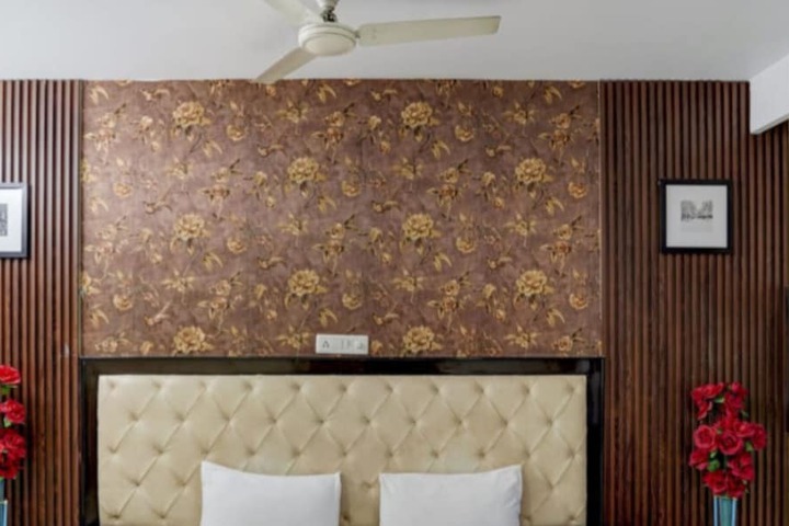 Room 8 of 34