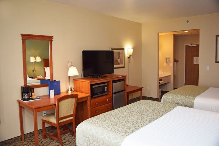 2 Queen Beds Jacuzzi (16 of 16)