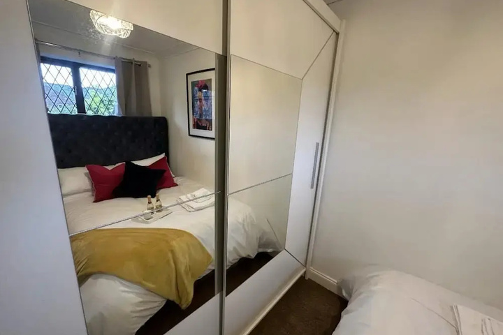 Room 3 of 9