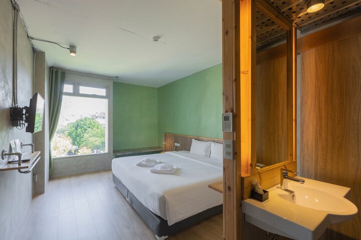 Room 14 of 34