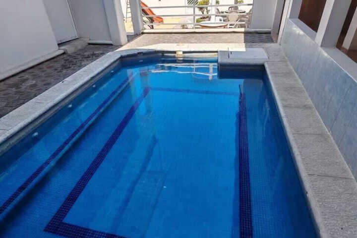 Pool 21 of 24