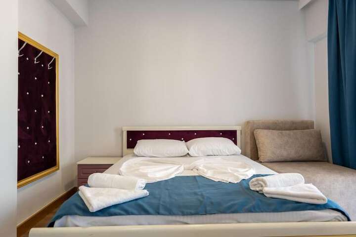 Room 9 of 42