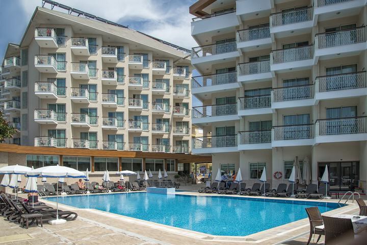 Hotel with Pool