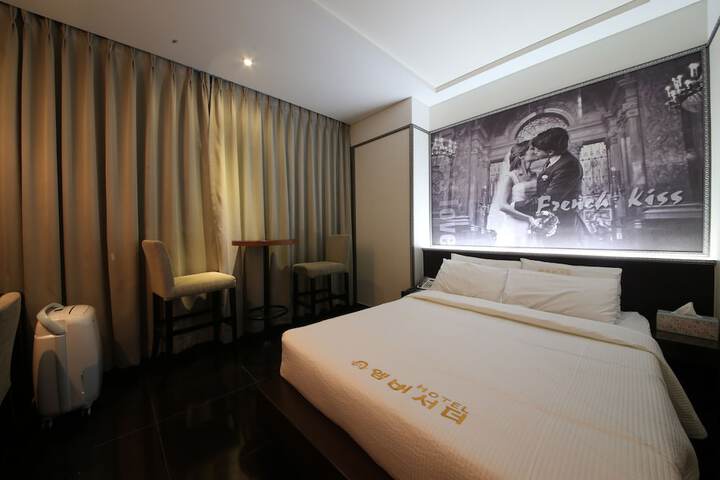 Room 12 of 54