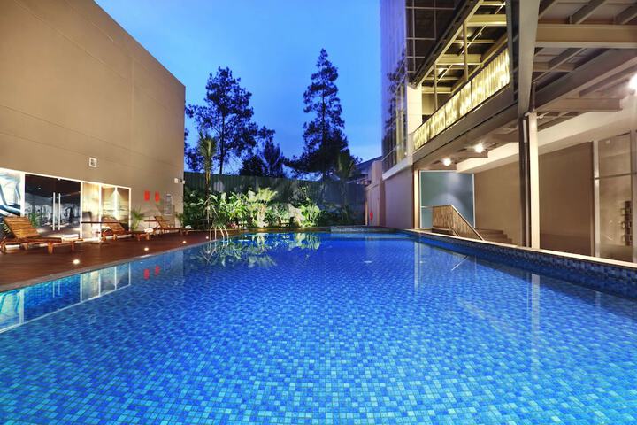 Pools & Facilities