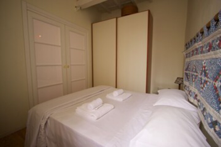 Room 13 of 16