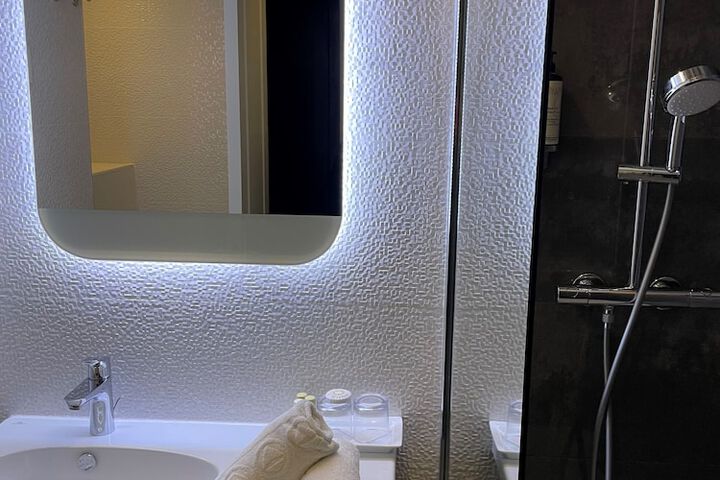 Room 6 of 35