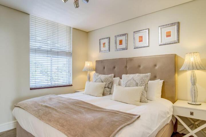 Hotel Suite Photo