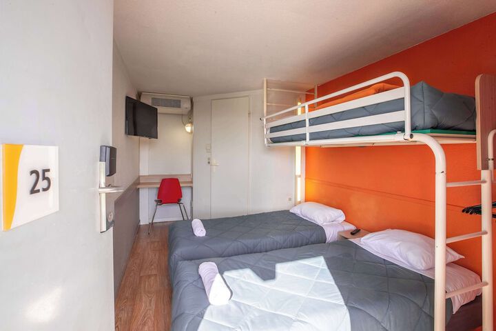 Room 17 of 36