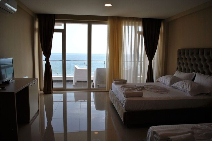 Room 6 of 25