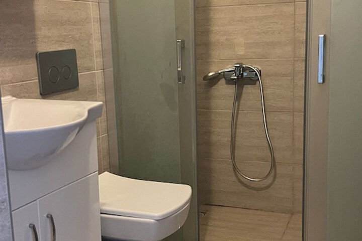 Room 6 of 37