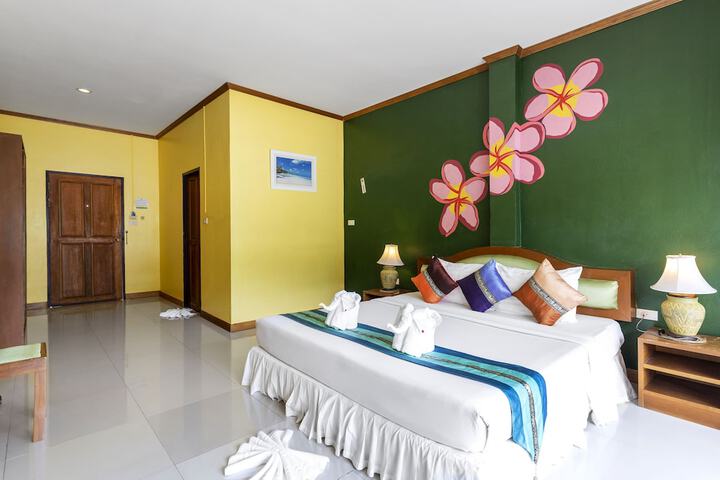 Room 6 of 205