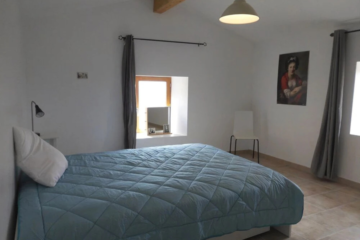 Room 2 of 8