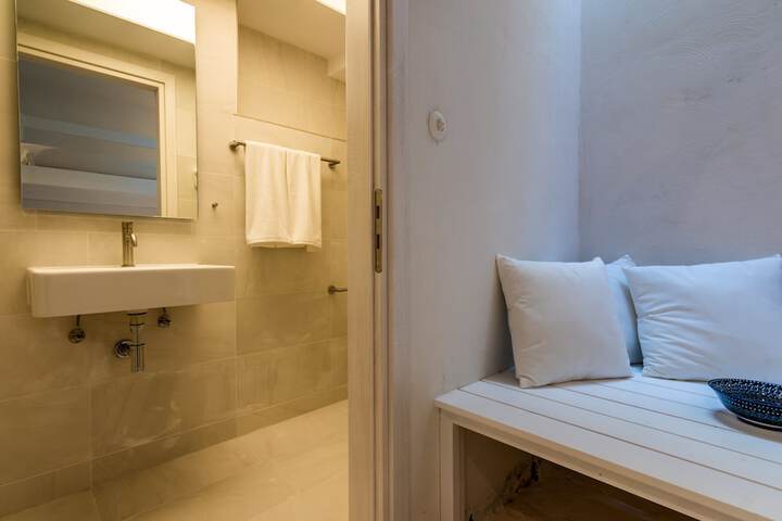 Room 17 of 26